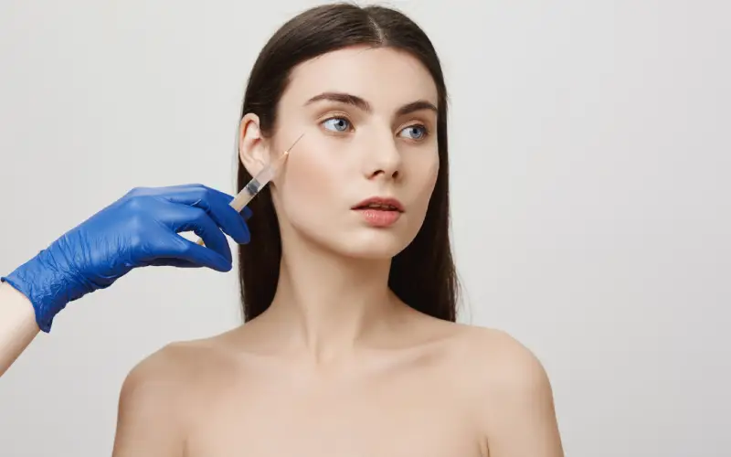 Ello Clínica Dermatologia Rio de Janeiro - Terapias Injetáveis - Aplicação de Toxina Botulínica na barra da Tijuca
